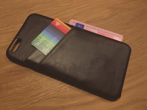 This case allows easy access to the payment card while hiding the ID inside.