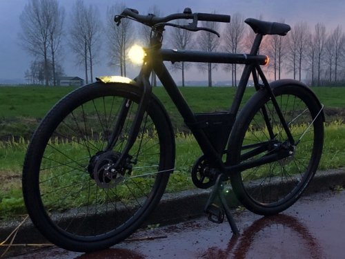Dutch bike, Dutch weather: The Electrified S handles the dark, cold and wet conditions easily!