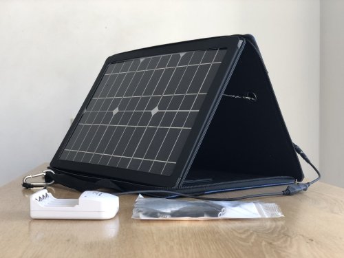 Gomadic portable Solar Charger - 15W - 330 x 305 x 38 mm