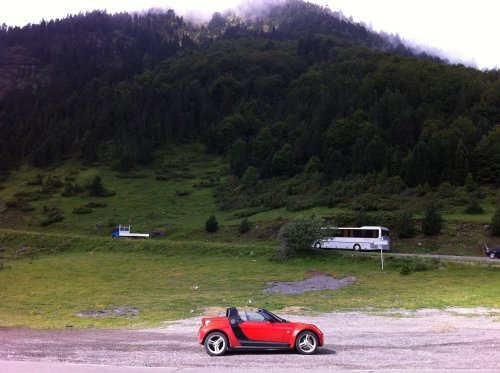 Driving my Smart Roadster in the Pyrenees mountains (France)