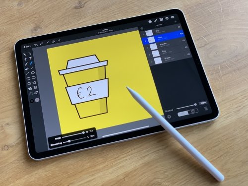 Designing the coffee cup using Picta Graphic for iPad