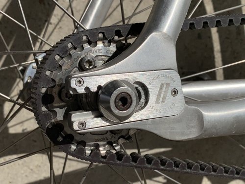 The rear wheel is fixed using a 'crocodile' belt tensioning system