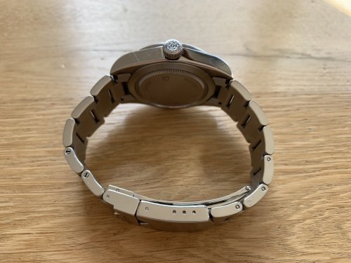The steel bracelet fits the watch perfectly