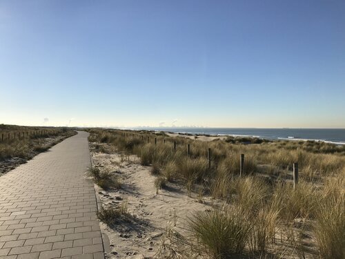 In the Netherlands there is no shortage of dykes. Many of them have long straight bike lines on them. This one is near 