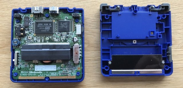 Repairing a Nintendo Gameboy Advance SP - Chip surgery to play classic