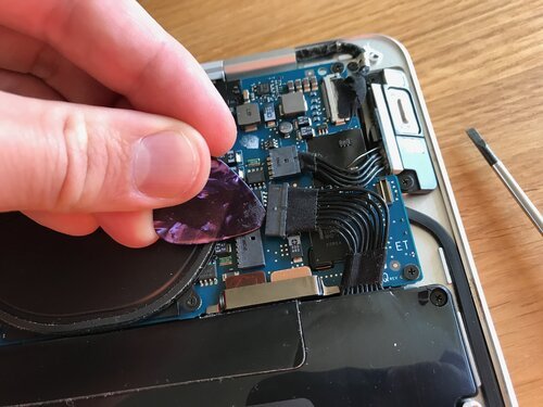 how to fix mac air battery connector