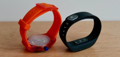Biostrap it's pretty much just like a Swatch, light on the wrist because of it's material: rubber and plastic.