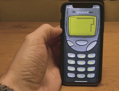 Snake '97 running on iPhone X - looking and feeling like the retro mobile phone game from the 90s