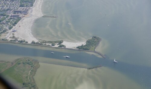 Makkumerdiep and Makkum beach, you can clearly see the differences in water depth from the sky