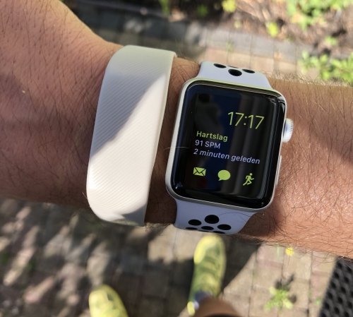 Double strapping in the name of Science: Biostrap and Apple Watch on my wrist