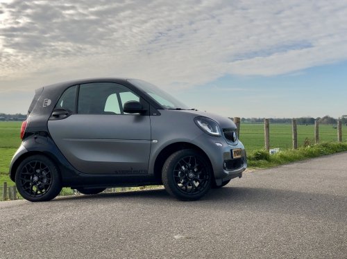 Two persons can sit comfortably in the Smart EQ fortwo