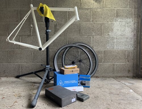 Painting road bike online frame