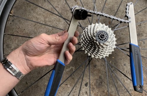 Use a cassette tool and/or chain sweep to install or uninstall the cassette