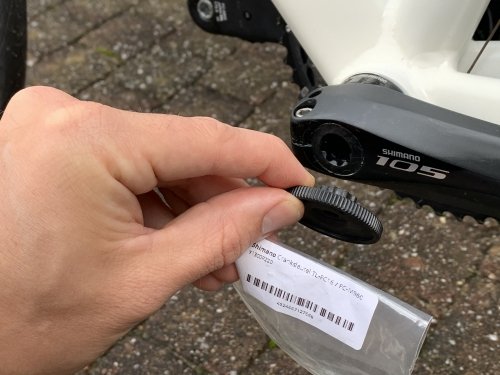 Use a crank tool to remove the crank (Shimano TL-FC16 / FC-M960)
