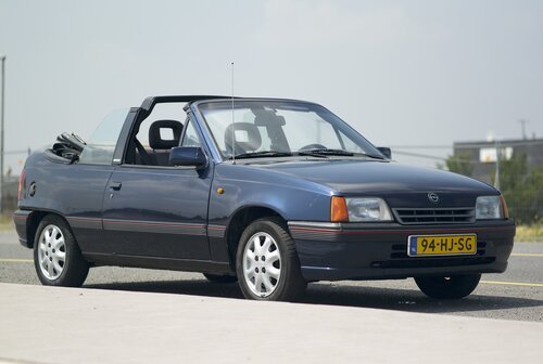 Opel Kadett Cabrio 1.6i Bertone