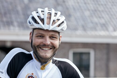 apple store bike helmet