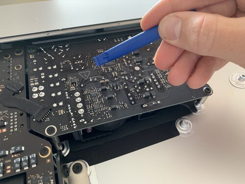 The Power Supply should be handled with extra care, don't touch any solder joint as the capacitors can retain some charge after disconnecting the power cable!