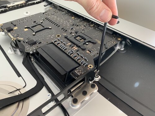 Removing screws from the heatsink