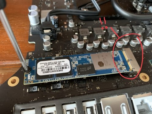 Oops: the newly installed SSD drive is not correctly fitted in the PCIe slot! An expensive mistake! 