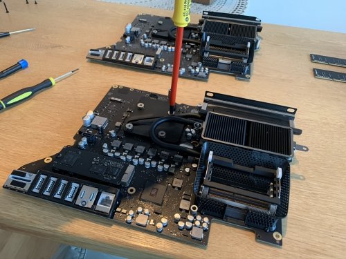 Removing the heatsink from the logic board