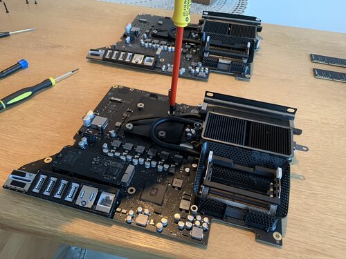 Removing the heatsink from the logic board