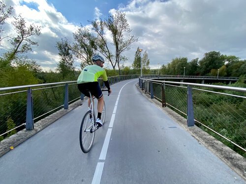 Riding my bike as workout (photo by Niels)