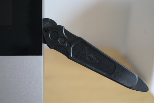 Some iMacs require a special cutting blade to cut through the adhesive tape holding the glass on to the Aluminium frame