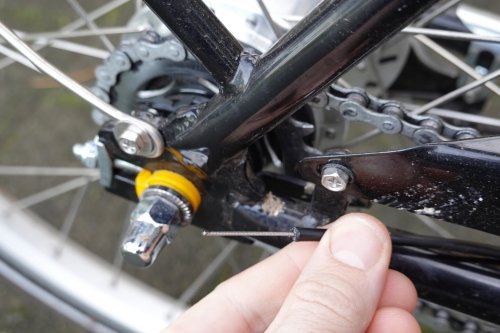 If things work out well, the inner cable will come out of the outer cable at the rear hub