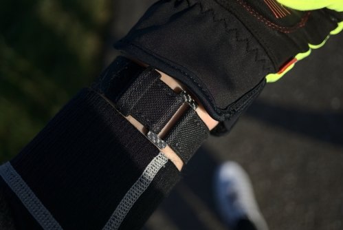 The carbon buckle hardly adds any weight
