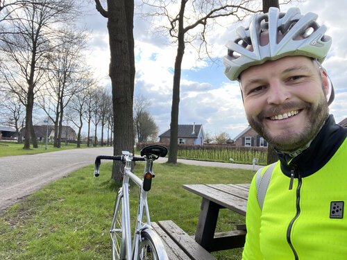 At about 80% of the route I really felt my legs and back complain... this bench was a welcome change for my bum on the saddle