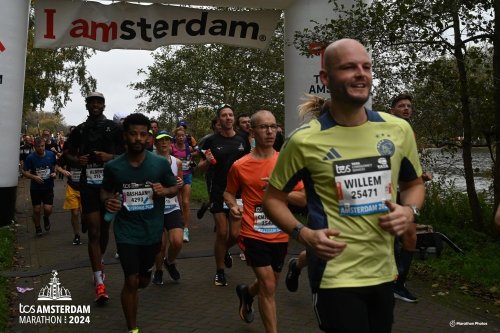 The part of the route following the Amstel River is challenging: you see runners at the other side of the river returning to the city/finish, it's an extra mental challenge