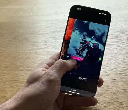 Supporting touchscreen gestures like swiping