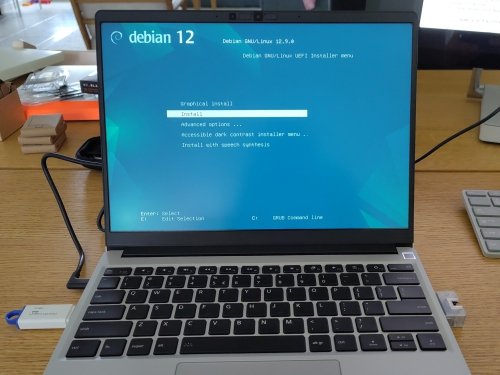 The Debian 12 installer is recognised by the laptop without any need for dark magic. 