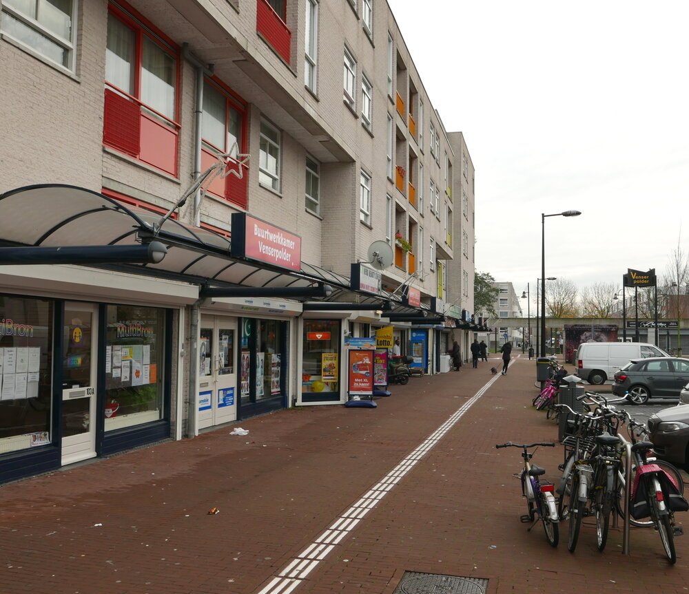 Das örtliche Gemeindezentrum befindet sich an der Albert Camuslaan