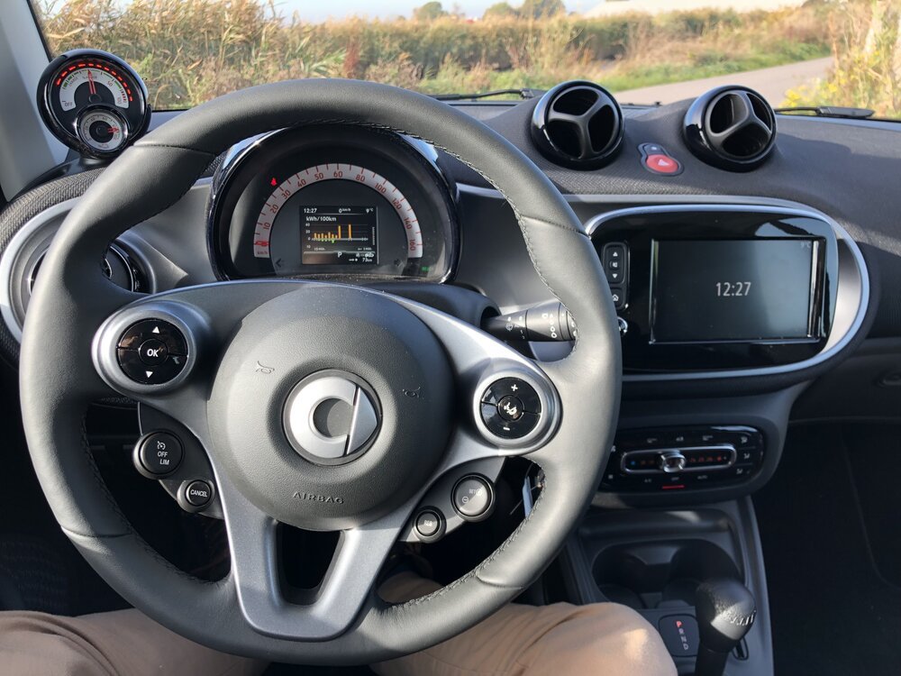 Das Smart-Cockpit - mit vielen Knöpfen