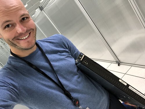 Denken Sie daran, dass Hilfe verfügbar ist - Ich kenne mich mit Servern und Cybersicherheit aus