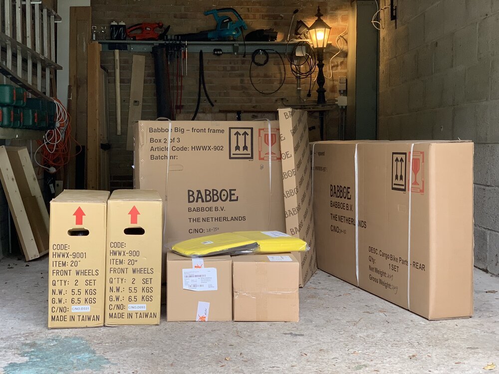 Der Babboe Big, in Kartons