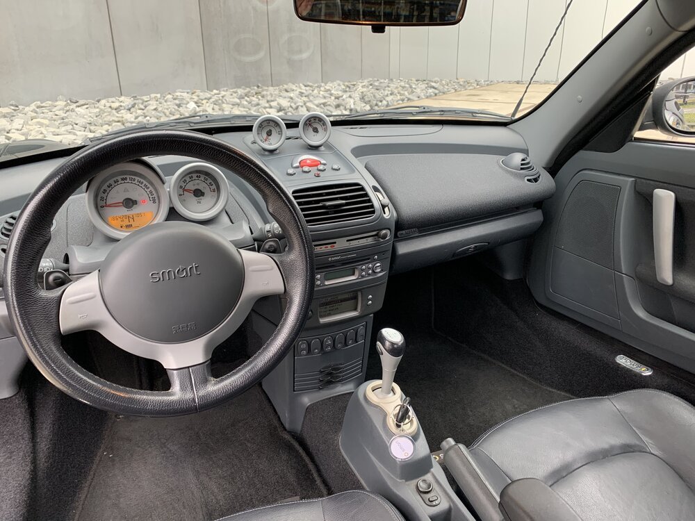 Der Innenraum des Wagens ist recht geräumig - selbst wenn man groß ist