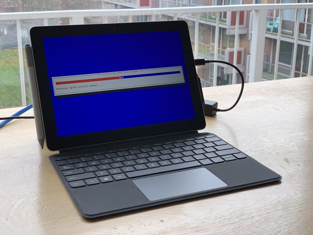 Installation läuft - beachten Sie das angeschlossene Netzwerkkabel