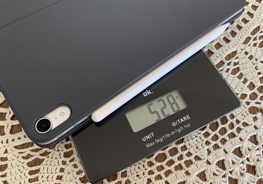 Smart Keyboard Folio (11 Zoll) mit iPad Pro und Apple Pencil wiegt 528 Gramm