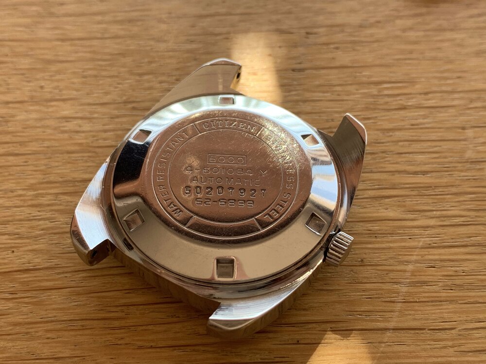 Der gereinigte Uhrenkopf von unten gesehen