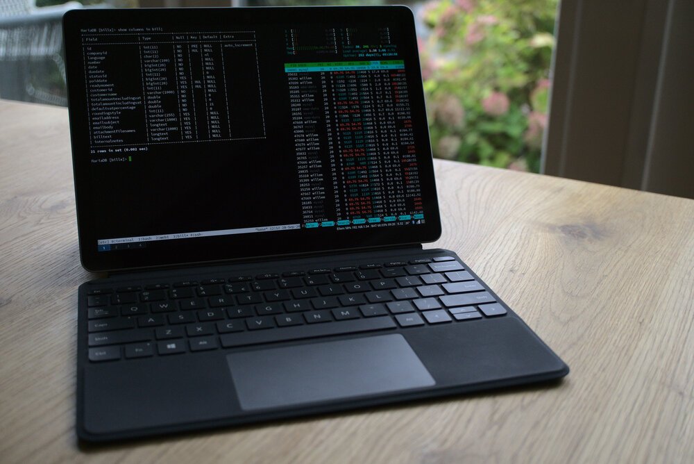Das Surface Go 2 ist ein ernstzunehmendes Werkzeug, das zu leistungsstarken Dingen fähig ist, wenn Sie sich mit der Cloud verbinden (über ein Terminal, MOSH und tmux)