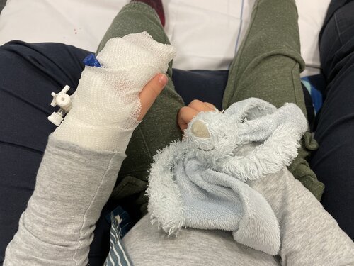 Bring dein Häschen mit, wenn du zur Infusion gehst!