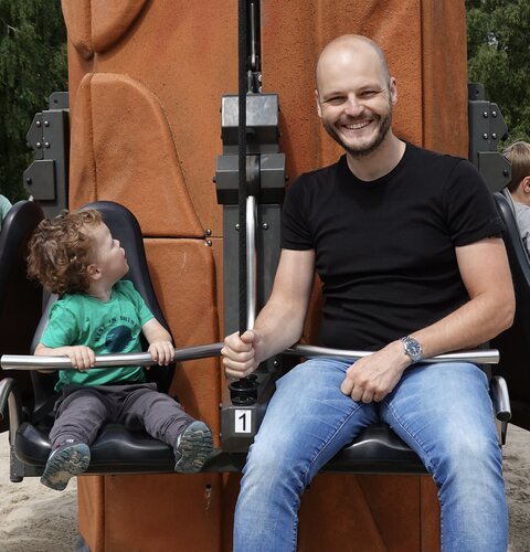 Und sie begleitet Sie gerne - wohin auch immer Ihre Pflichten als Papa / Person / Mann / Held Sie führen...