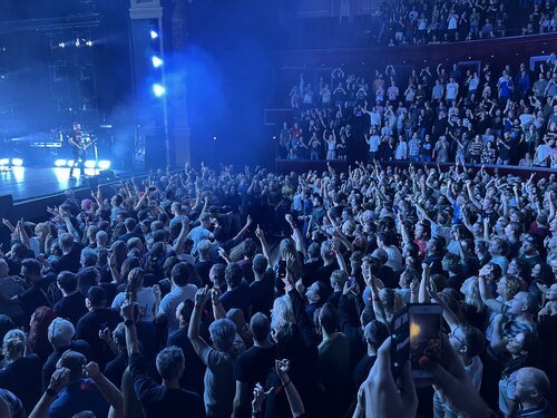 Ein Moshpit im Theater Carré!!