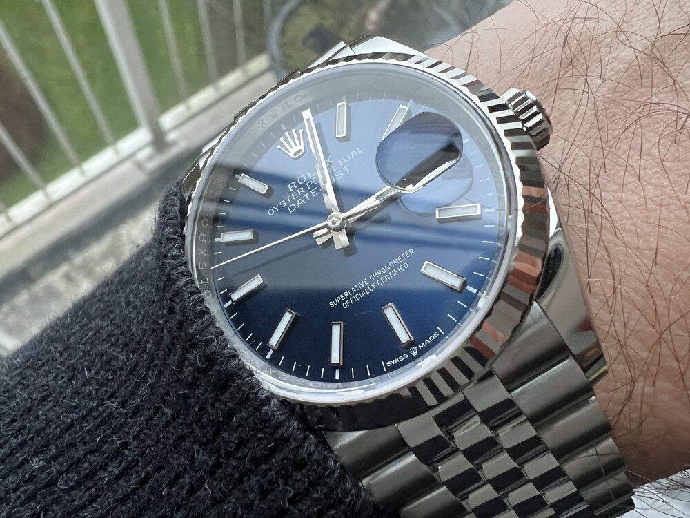 Ihr Zusammenspiel mit Licht ist geradezu bezaubernd, da sie eine lebendige Energie ausstrahlt