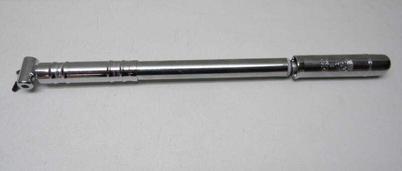 Retro bike pumps are available in different colours and sizes - I found an fitting chrome one from Italy!