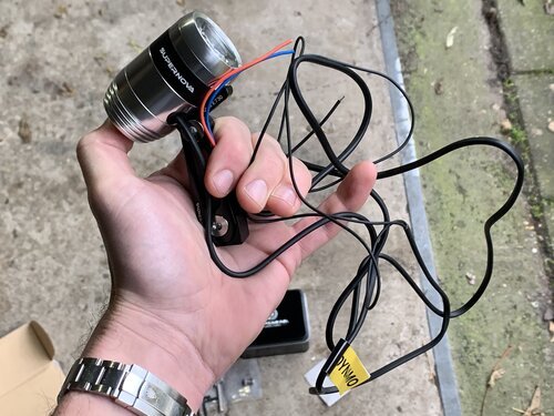 The Supernova E3 PRO comes with cables attached to it