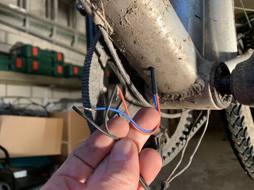 Voila! Pulling the cable worked like charm