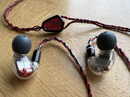 My private concert hall: Shure SE846 earphones on the DreamDuet crystal cable, no need for active noise reduction as these earphones isolate perfectly